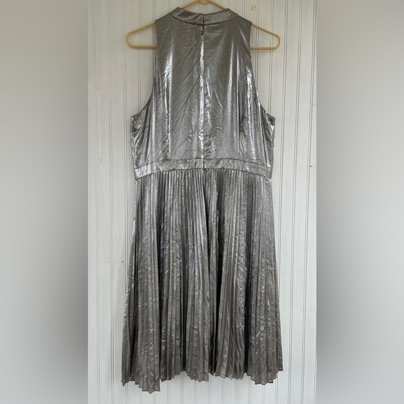 Ann Taylor Silver Bronze Sleeveless Pleated Accordion Chiffon Dress Size 12P NWT - Picture 3 of 10